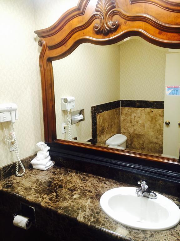 Travelers Inn Lax/론달 외부 사진