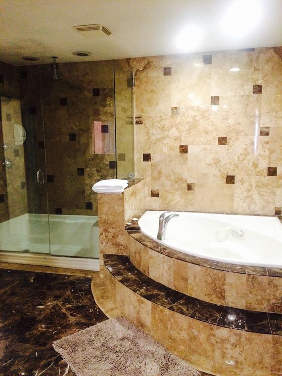 Travelers Inn Lax/론달 외부 사진