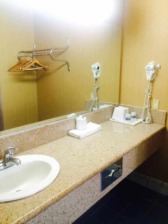 Travelers Inn Lax/론달 객실 사진