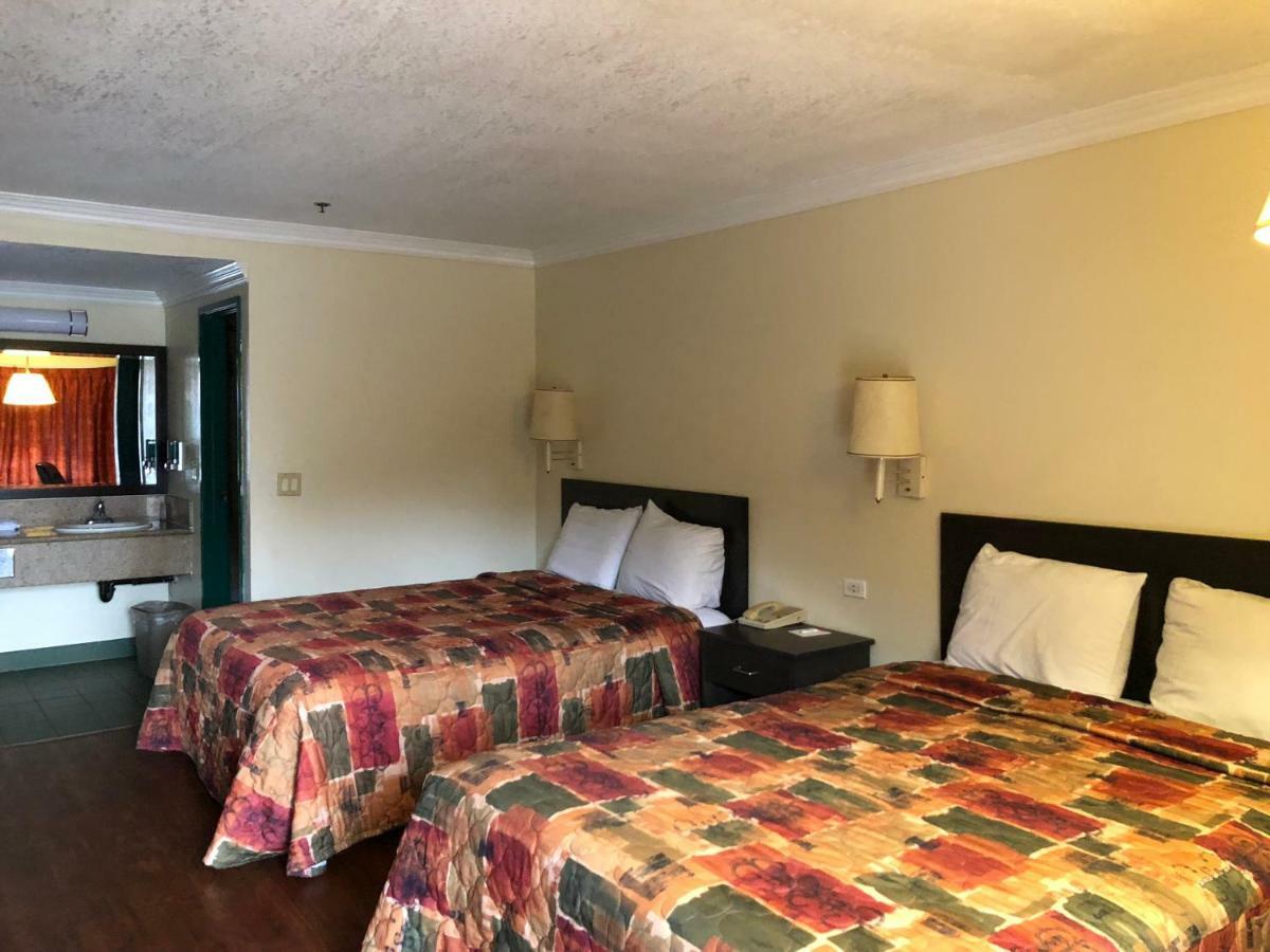 Travelers Inn Lax/론달 외부 사진