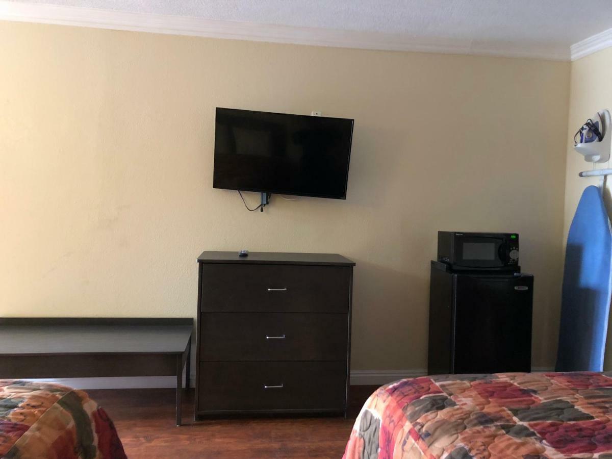 Travelers Inn Lax/론달 외부 사진